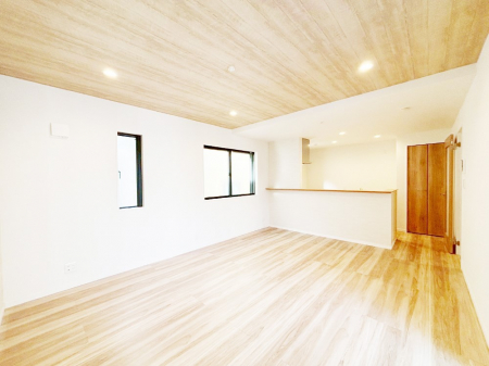 ���r���O�@���Ƒ��̓��₩�Șb�����ŕ�܂�閾�邢���r���O