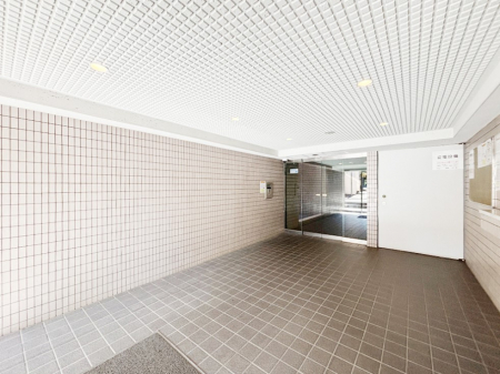 �G���g�����X�@�������������͋C�̃G���g�����X