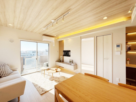 ���r���O�@���Ƒ��̓��₩�Șb�����ŕ�܂�閾�邢���r���O