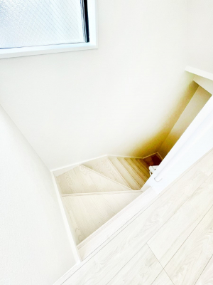 ���̑��@���Ƒ��Ԃ̃R�~���j�P�[�V�������[�܂郊�r���O�C���K�i���̗p