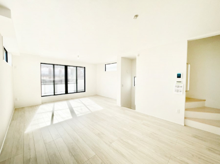 ���r���O�@2�K���r���O�͂��Ђ��܂̌��������Ղ�Ǝ�肱�߁A�������Ɖ߂����܂�