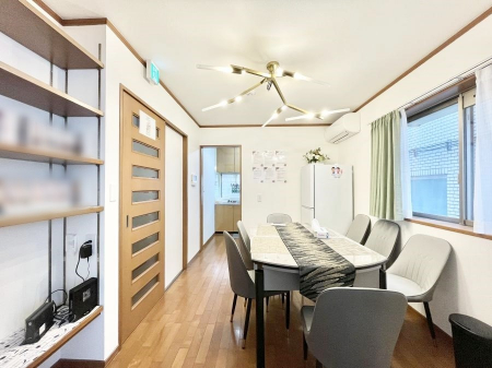 ���r���O�@���邢�z���������A�����̕��͋C�ɖ�������郊�r���O�_�C�j���O