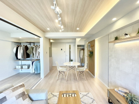 ���r���O�@���Ƒ��̓��₩�Șb�����ŕ�܂�閾�邢���r���O  