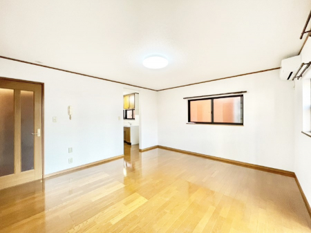 ���r���O�@�Z�ޕ��̌��������o�����A�C���e���A���l����̂��y���݂ȃ��r���O�ł��I   