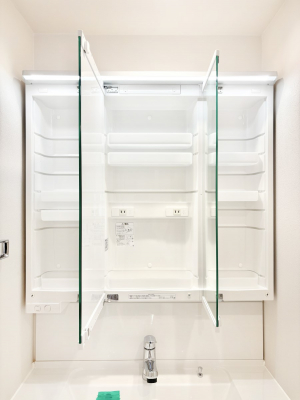 ���̑����ρ@�O�ʋ��̗��ɁA���ϕi��q���p�i�Ȃǂ����[�\�B���ʑ����������ƕۂ��܂��I