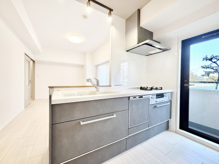 �L�b�`���@�u�₩�ȕ����ʂ蔲���鑋�t���̖��邢�L�b�`��