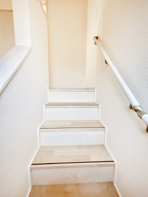 ���̑��@���Ƒ��Ԃ̃R�~���j�P�[�V�������[�܂郊�r���O�C���K�i���̗p