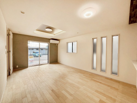 ���r���O�@20.5���̍L�X�k�c�j�͉Ƒ��݂�Ȃ̉��K��ԁB������̗z�����S�n�悢�ł��B