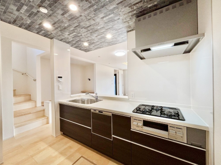 �L�b�`���@�J�E���^�[�z���ɂ��b�������Ȃ��疈���̂������������Ɗy����