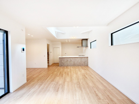 ���r���O�@���Ƒ��̓��₩�Șb�����ŕ�܂�閾�邢���r���O 