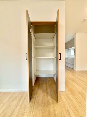 ���̑����ρ@���r���O���[�B�����Ɏ��[������ƕ����W�܂�LDK���X�b�L���Еt�������ł��ˁB  