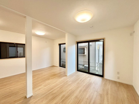 ���r���O�@�傫�ȑ����炽���Ղ�̗z���ƕ����������郊�r���O