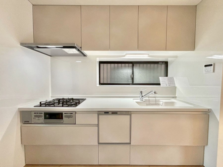 �L�b�`���@�u�₩�ȕ����ʂ蔲����L�b�`���B��������̂Ŗ��邭���C�ɂ��𗧂��܂��B