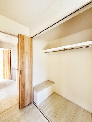 ���[�@�m���̃N���[�[�b�g�B���s��������̂Ō���̈ߗނ�����������܂�܂��B