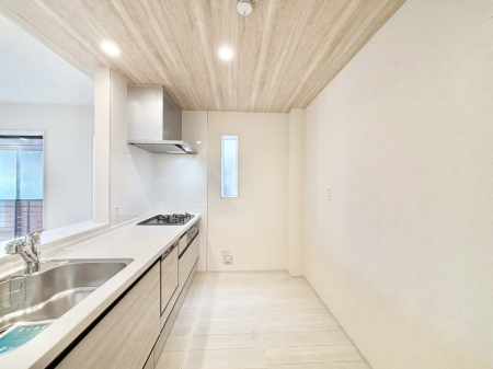 �L�b�`���@�u�₩�ȕ����ʂ蔲����L�b�`���B��������̂Ŗ��邭���C�ɂ��𗧂��܂��B