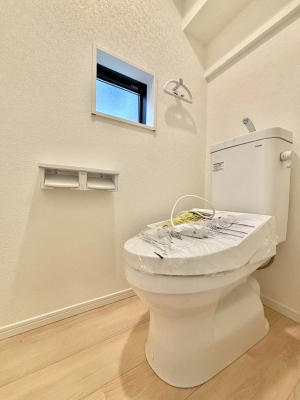 �g�C���@�g�C����1�K��2�K���ꂼ��ɔz�u����Ă��ĂƂĂ��֗��ł��B 