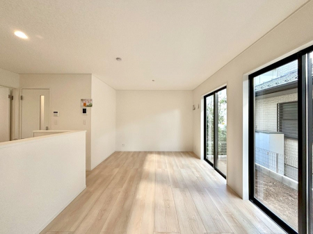 ���̑����ρ@�傫�ȑ����炽���Ղ�̗z���ƕ����������郊�r���O  