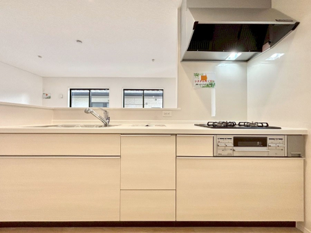 �L�b�`���@���������Ȃ���ł����Ƒ��Ƃ̉�b���y���߂�ΖʃL�b�`��