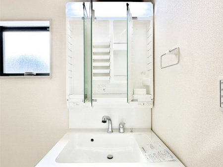 ���̑����ρ@�O�ʋ��̗��ɁA���ϕi��q���p�i�Ȃǂ����[�\�B���ʑ����������ƕۂ��܂��I