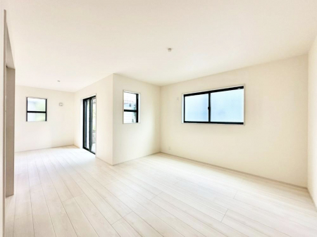 ���r���O�@���Ƒ��̓��₩�Șb�����ŕ�܂�閾�邢���r���O