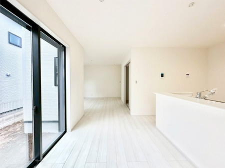 ���r���O�@�傫�ȑ����炽���Ղ�̗z���ƕ����������郊�r���O