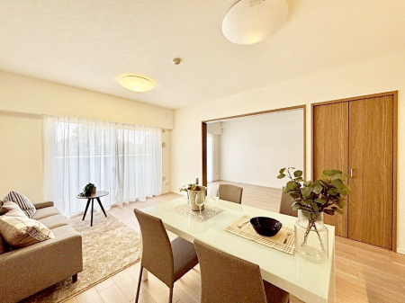 ���r���O�@�傫�ȑ����炽���Ղ�̗z���ƕ����������郊�r���O