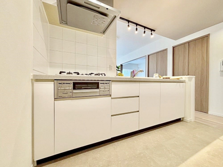 �L�b�`���@���r���O�ŗV�Ԃ��q�l�������Ȃ��炨�������ł���ΖʃL�b�`���B  