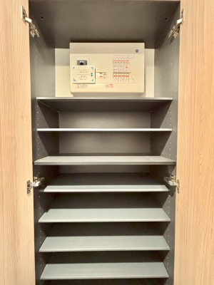 ���̑����ρ@�����Ղ���[�ł���V���[�Y�{�b�N�X�ŉƑ��S���̌C���A���ւ�������B  