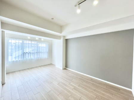 ���r���O�@���R������荞�܂�A�Ƒ��c���̏ꏊ�𖾂邭���o