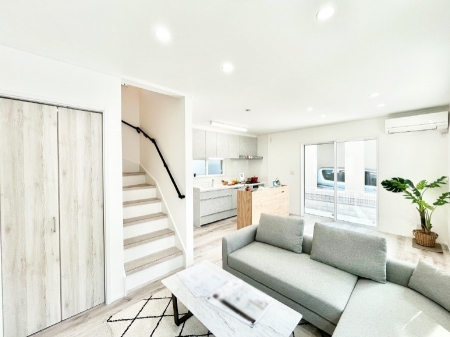 rO@ƑԂ̃R~jP[V[܂AfUCIVȃrOCKidlB