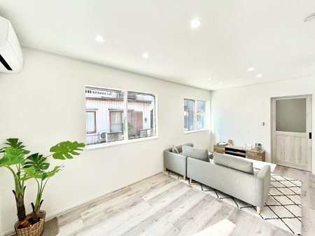 ̑ρ@Ƒ̏Ί炪RƐ܂ĂAȕ͋C̃_CjOɎdオĂ܂ 