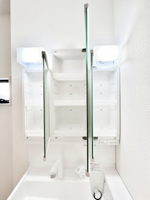 ���̑����ρ@�O�ʋ��̗��ɁA���ϕi��q���p�i�Ȃǂ����[�\�B���ʑ����������ƕۂ��܂��I