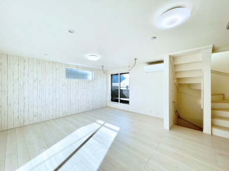 rO@u܁vuvƑƂ̃R~jP[V[܂郊rOCKiB 