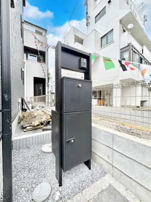 ���̑��@�\�D�E�C���^�[�z���E�|�X�g�E��z�a�n�w���ЂƂɏW��B�G���g�����X�ɂȂ��ރV���v���f�U�C���B�@