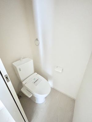 �g�C���@�g�C����1�K��2�K���ꂼ��ɔz�u����Ă��ĂƂĂ��֗��ł��B 