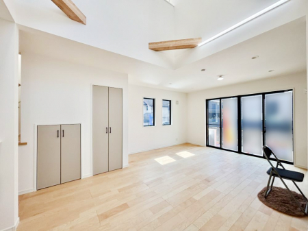 ���r���O�@�i�`�������e�C�X�g�̗D�����_�炩���F�g���̃t���[�����O���f�G�ȃ��r���O�ł���