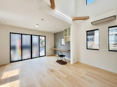 ���r���O�@���邢�z�������������̕��͋C�ɖ�������郊�r���O�_�C�j���O