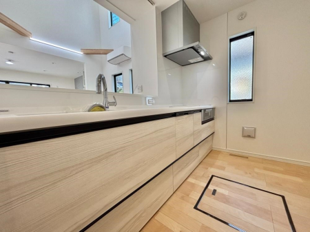 �L�b�`���@���r���O�����n����l�C�̃J�E���^�[�L�b�`���Ŋy����������