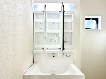 ���̑����ρ@�O�ʋ��̗��ɁA���ϕi��q���p�i�Ȃǂ����[�\�B���ʑ����������ƕۂ��܂��I