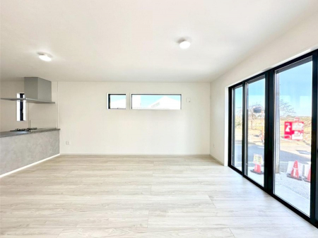 ���r���O�@�傫�ȑ����炽���Ղ�̗z���ƕ����������郊�r���O