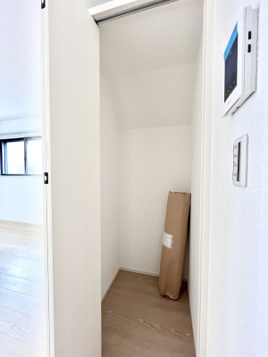 ���̑����ρ@���r���O���[�B�����Ɏ��[������ƕ����W�܂�LDK���X�b�L���Еt�������ł��ˁB  