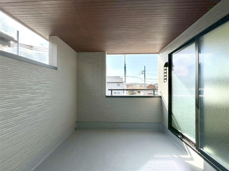 �o���R�j�[�@�C���i�[�o���R�j�[�Ȃ̂ŉJ�ł����󕨂����������o���āA���ʂ�������̂Ŋ������ǂ��A�������X�y�[�X�Ƃ��ďd�󂵂܂��B 