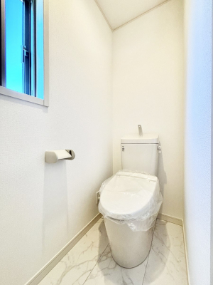 �g�C���@�g�C����1�K��2�K���ꂼ��ɔz�u����Ă��ĂƂĂ��֗��ł��B 