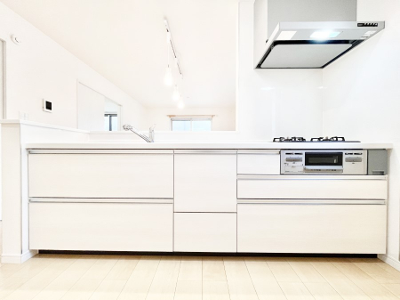 �L�b�`���@���r���O�ŗV�Ԃ��q�l�������Ȃ��炨�������ł���ΖʃL�b�`��