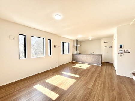 ���r���O�@�Z�ޕ��̌��������o�����A�C���e���A���l����̂��y���݂ȃ��r���O�ł��I 