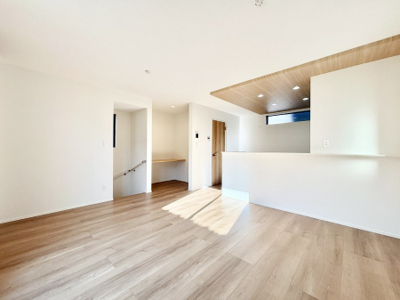 ���r���O�@�Z�ޕ��̌��������o�����A�C���e���A���l����̂��y���݂ȃ��r���O�ł��I �@