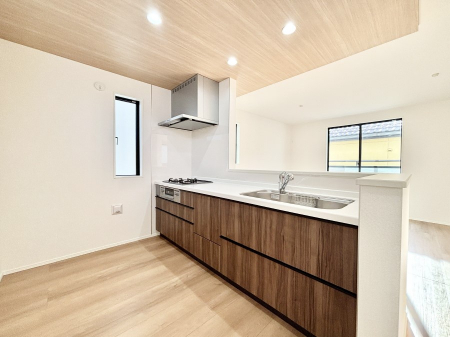 �L�b�`���@�u�₩�ȕ����ʂ蔲����L�b�`���B��������̂Ŗ��邭���C�ɂ��𗧂��܂��B�@