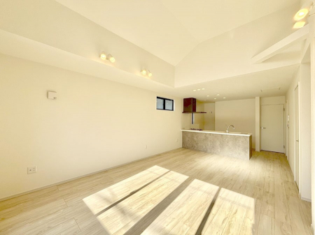 ���r���O�@�Z�ޕ��̌��������o�����A�C���e���A���l����̂��y���݂ȃ��r���O�ł��I 