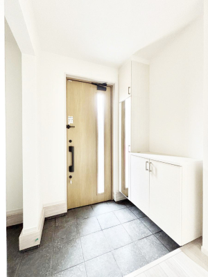 ���ց@�K���X�X���b�g�̓��������փh�A�������Ɍ���͂��Ă���܂�