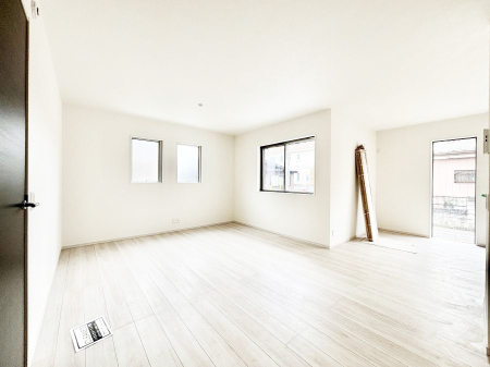 ���r���O�@�������������͋C�̂k�c�j�͉Ƒ��݂�Ȃ̉��K���